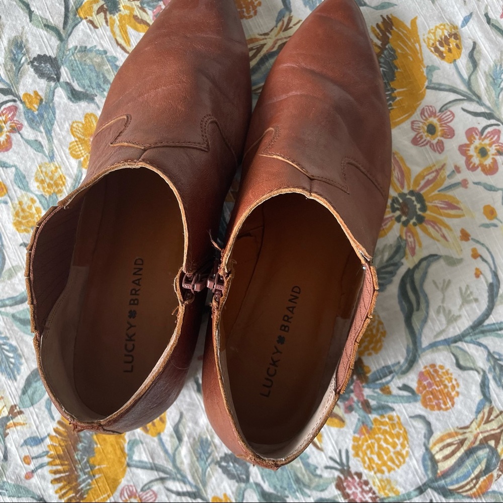 Lucky Brand Booties, size 9.5 in perfect condition - Picture 3 of 5